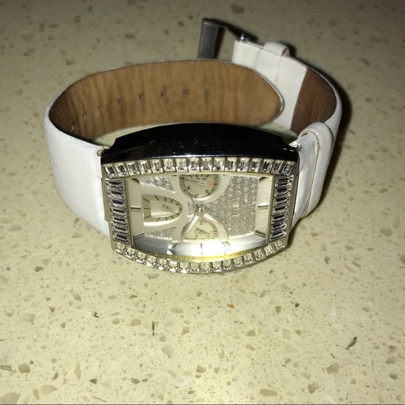Guess Swarovski White Leather Strap Ladies Watch - Picture 3 of 8